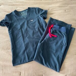 FIGS Scrubs Set- Catarina Top/High Waisted Isabel Wide Leg-Heather Denim XS/XSP